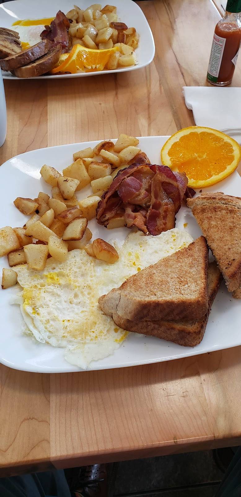 JJs on the Docks Eatery | restaurant | 15 Lake St, Grimsby, ON L3M 2G4, Canada | 2892357777 OR +1 289-235-7777