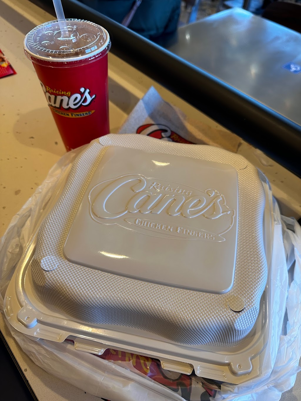Raising Canes Chicken Fingers | restaurant | 3270 Donnell Dr, Forestville, MD 20747, USA | 3012819024 OR +1 301-281-9024