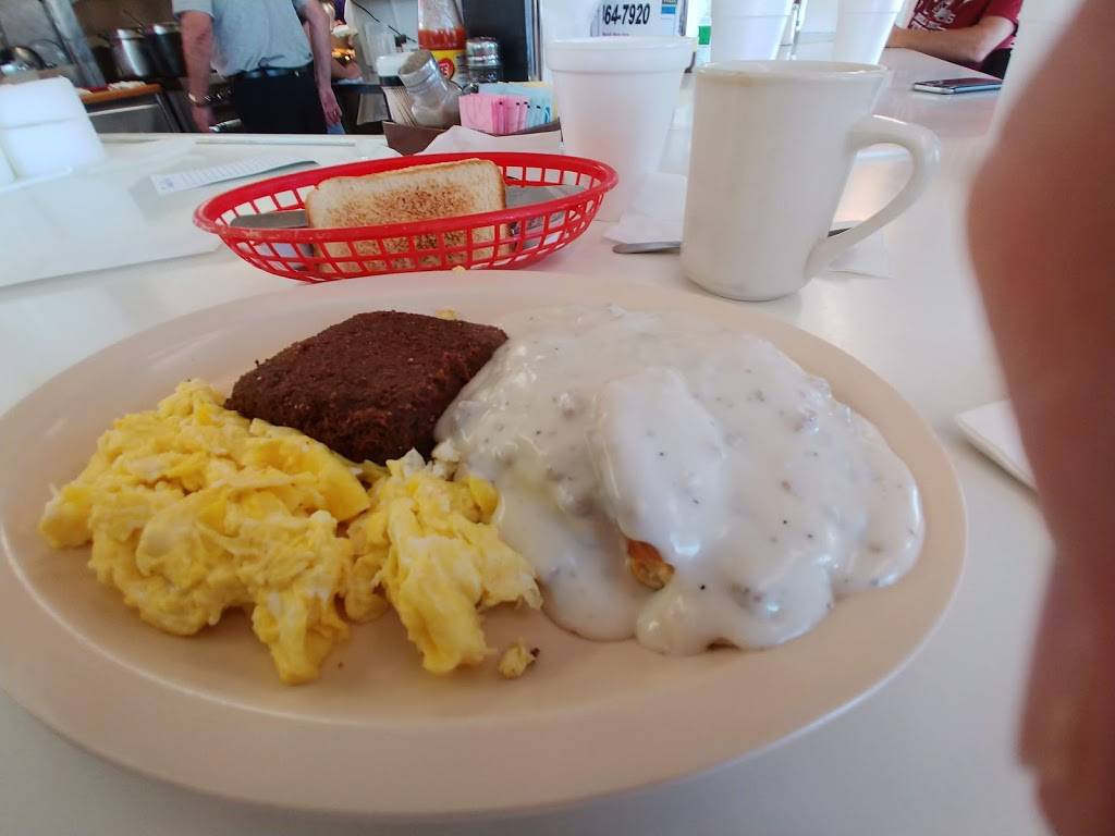 Dicks Cafe | restaurant | 2207 N Main Ave, Newton, NC 28658, USA | 8284647920 OR +1 828-464-7920