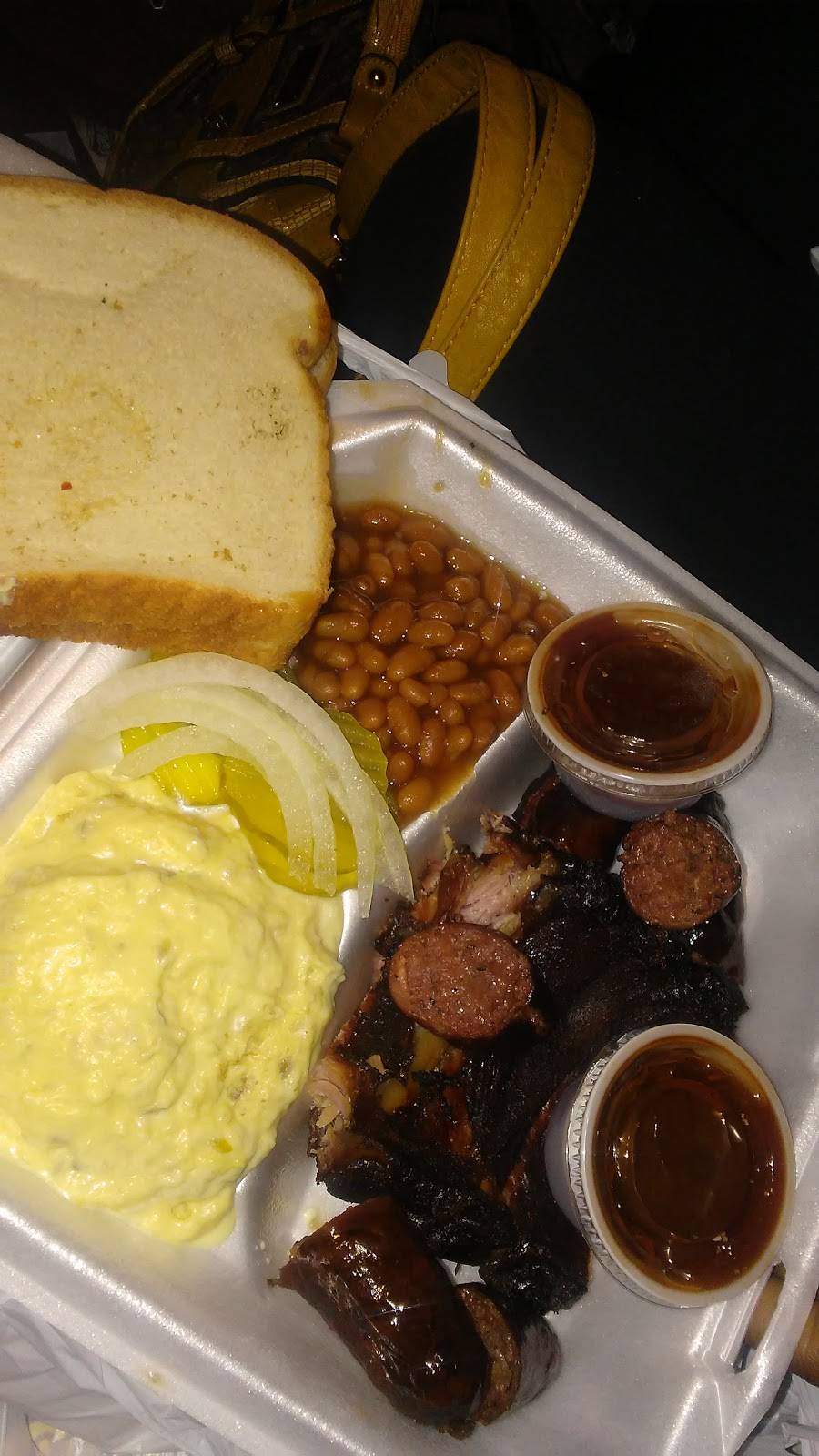 Wilsons BBQ | restaurant | 6513 Brentwood Stair Rd, Fort Worth, TX 76112, USA | 6822132343 OR +1 682-213-2343