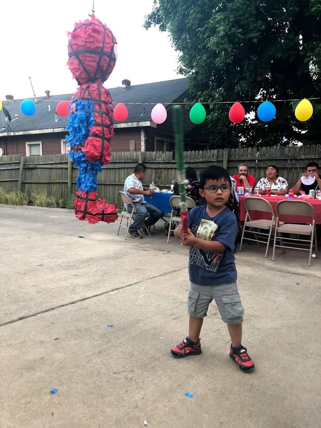 Kings Hot Links | restaurant | 401 S Mobberly Ave, Longview, TX 75602, USA | 4306257676 OR +1 430-625-7676