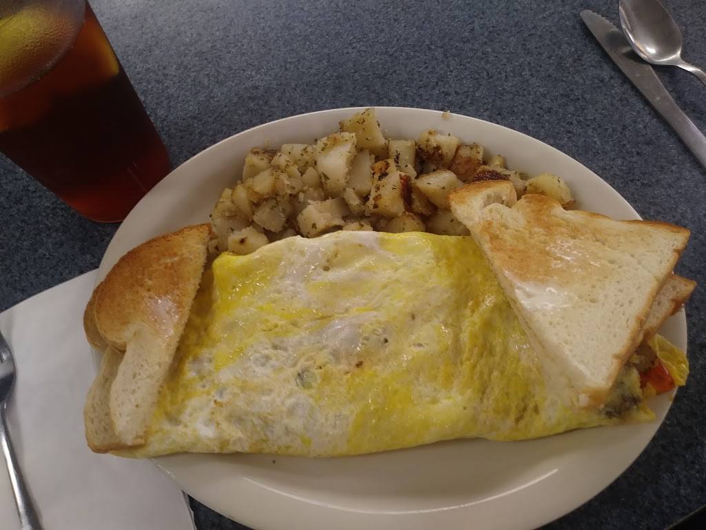 Liberty Lunch | restaurant | 732 Central Ave, Pawtucket, RI 02861, USA | 4017258396 OR +1 401-725-8396