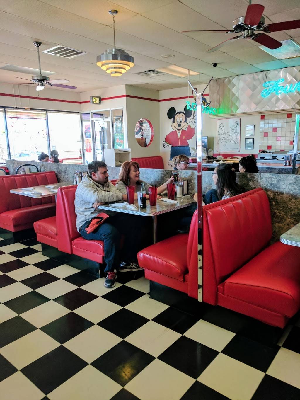 AJs Diner | restaurant | 7102 N Mesa St, El Paso, TX 79912, USA | 9155842514 OR +1 915-584-2514