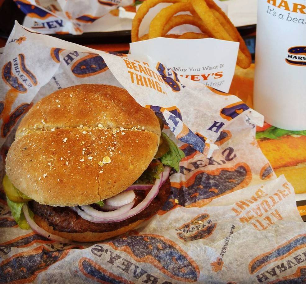 Harveys | restaurant | 10900 Hurontario St Unit B19, Brampton, ON L7A 3R9, Canada | 9054957156 OR +1 905-495-7156
