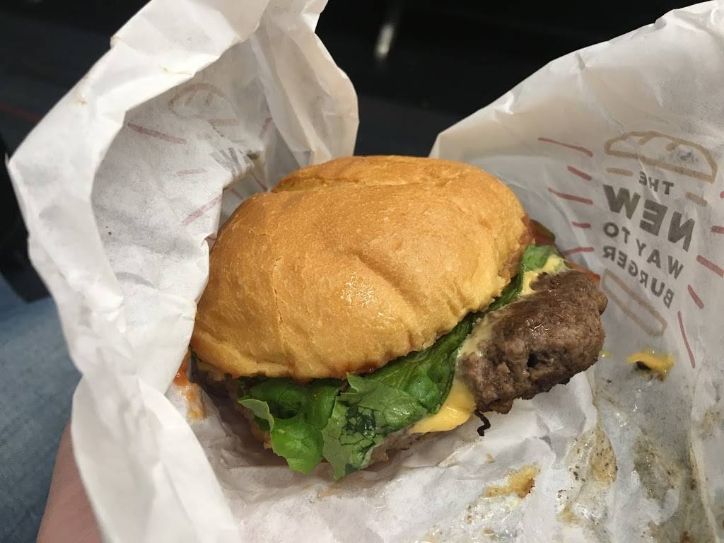 Smashburger | restaurant | 8000 Essington Ave Terminal A West, Philadelphia, PA 19153, USA | 3036331500 OR +1 303-633-1500