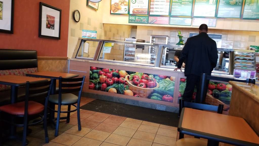 Subway Restaurants | restaurant | 3067 W 159th St, Markham, IL 60428, USA | 7083318810 OR +1 708-331-8810