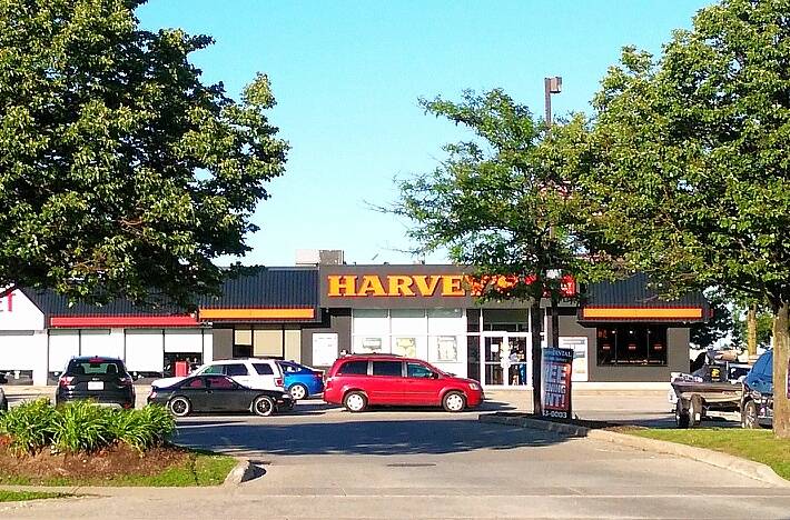 Harveys | restaurant | 85 Barrie View Dr, Barrie, ON L4N 8V4, Canada | 7057330791 OR +1 705-733-0791