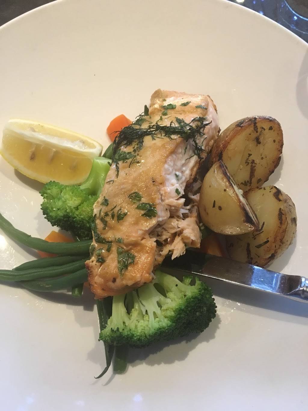 Cyranos Restaurant | restaurant | 2039 Robertson Rd, Nepean, ON K2H 8R2, Canada | 6137210510 OR +1 613-721-0510