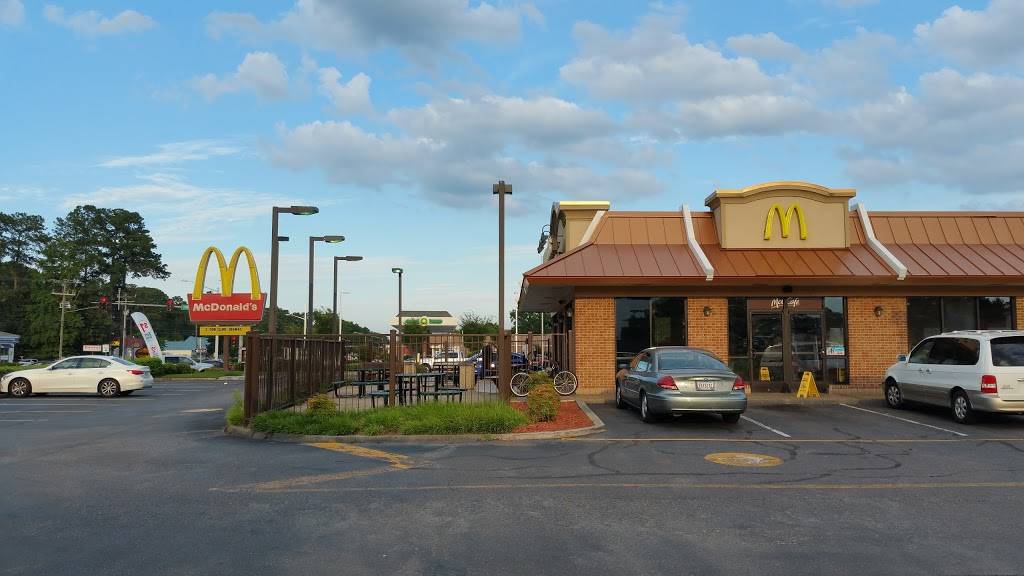McDonalds | cafe | 701 Chimney Hill Pkwy, Virginia Beach, VA 23462, USA | 7573406335 OR +1 757-340-6335