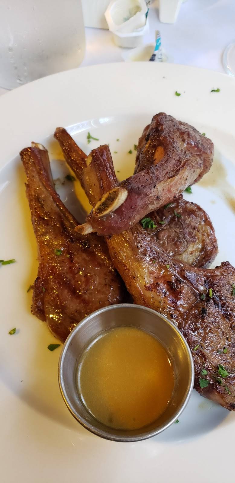 Angelos Chop House | restaurant | 1950 Welcome Way, Monroe, MI 48162, USA | 7342893500 OR +1 734-289-3500