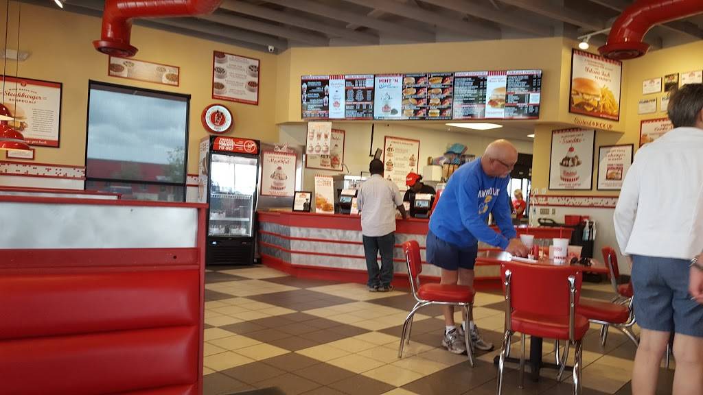 Freddys Frozen Custard & Steakburgers | restaurant | 20450 Southwest Fwy, Richmond, TX 77469, USA | 2812396900 OR +1 281-239-6900