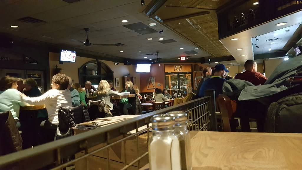 O’Halloran’s Public House and Hall | restaurant | 112 Macomb Pl, Mt Clemens, MI 48043, USA | 5863291252 OR +1 586-329-1252