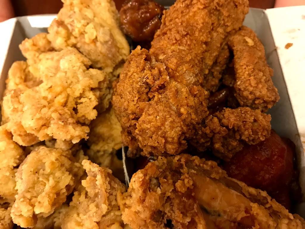 Chester Fried Chicken Express | restaurant | 23 Howard St, Toronto, ON M4X 1J6, Canada | 4169613025 OR +1 416-961-3025