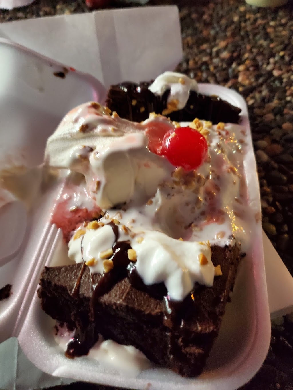 Shirls Drive-In Waukegan | restaurant | 2132 N Lewis Ave, Waukegan, IL 60087, USA | 8476238484 OR +1 847-623-8484