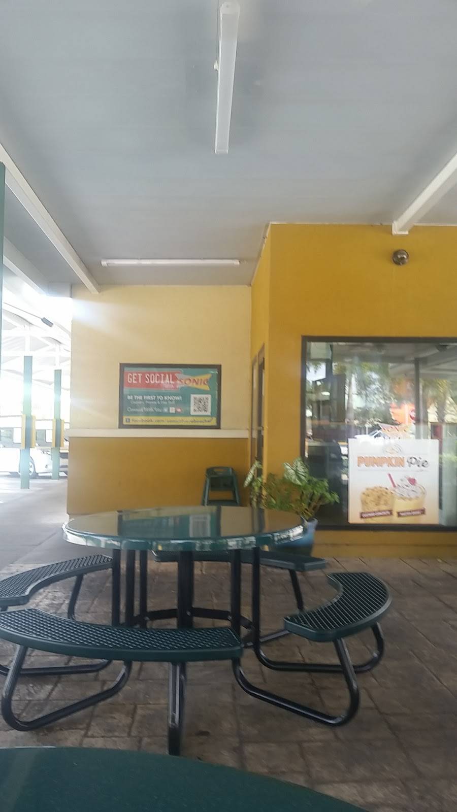 Sonic Drive-In | restaurant | 1780 Us Highway 1, Vero Beach, FL 32960, USA | 7725670297 OR +1 772-567-0297