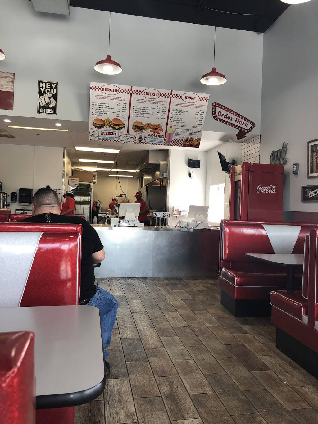 Hometown Burger | restaurant | 9390 Huebner Rd, San Antonio, TX 78240, USA | 2102578732 OR +1 210-257-8732