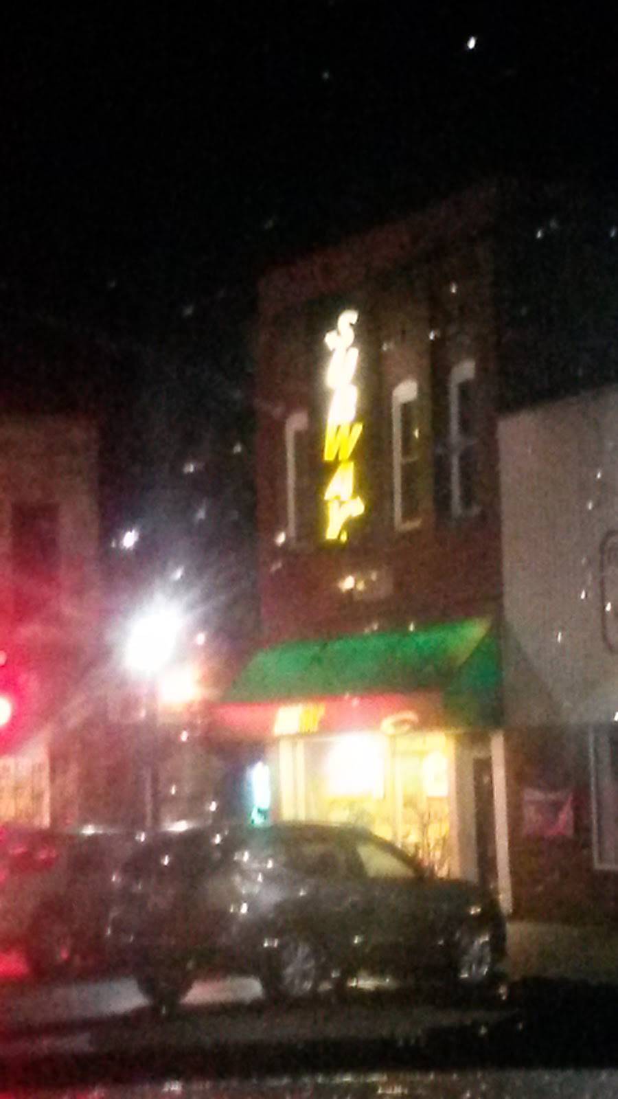 Subway | restaurant | 20 Public Square, Elkton, KY 42220, USA | 2702655929 OR +1 270-265-5929