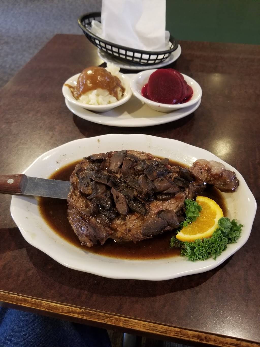 Village Inn | restaurant | 165 High St, Auburn, ME 04210, USA | 2077827796 OR +1 207-782-7796