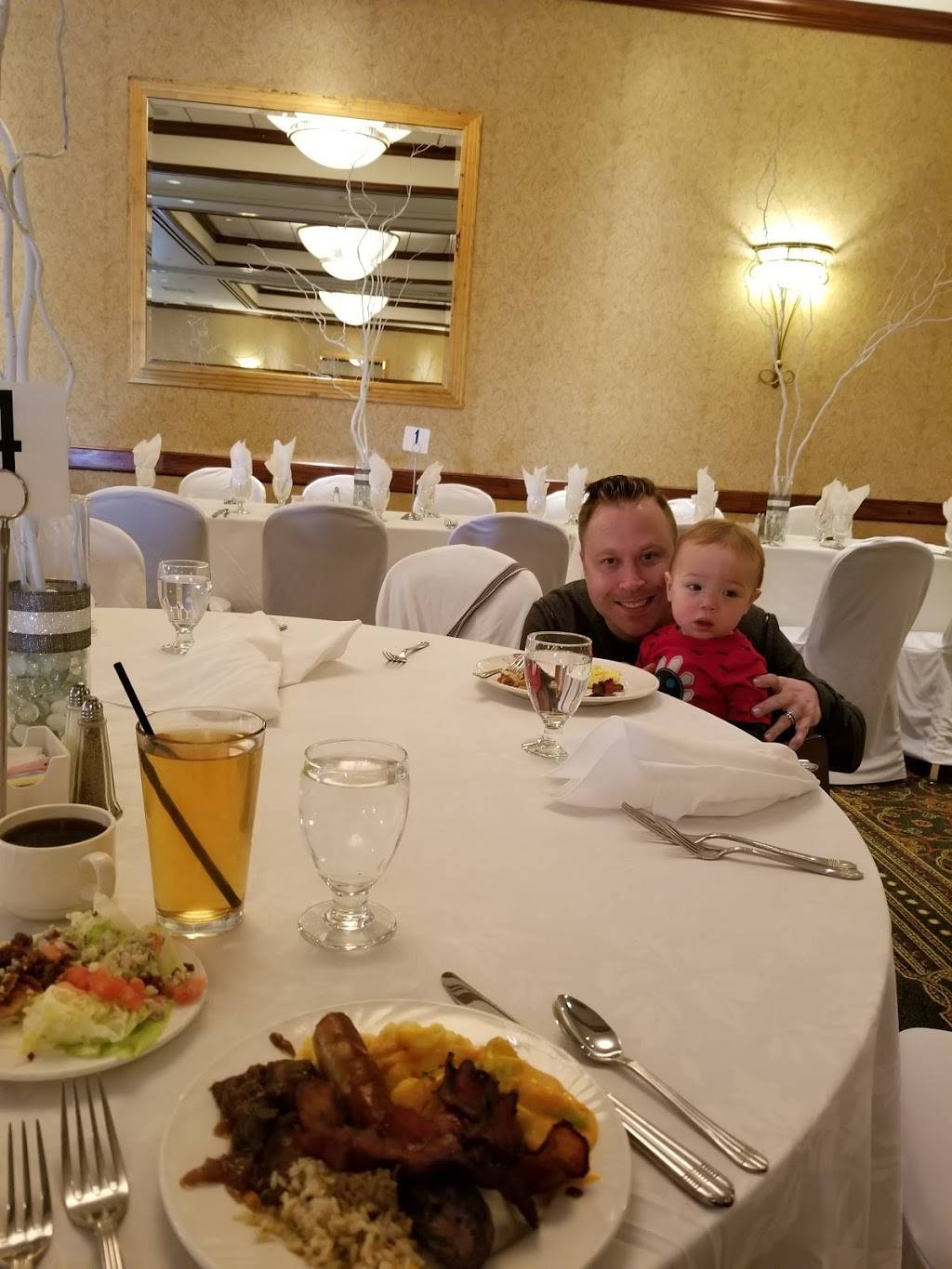 Allgauers Bistro in the Park | restaurant | 11600 W Park Pl, Milwaukee, WI 53224, USA | 4143599823 OR +1 414-359-9823