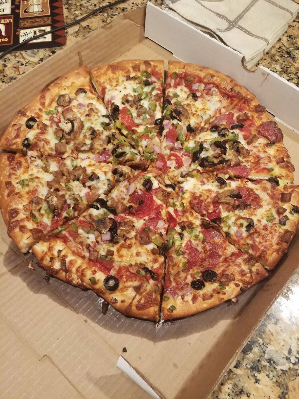 Gridiron Pizza #3 At The Lake | restaurant | 27170 Lakeview Dr #402, Helendale, CA 92342, USA | 7602430333 OR +1 760-243-0333