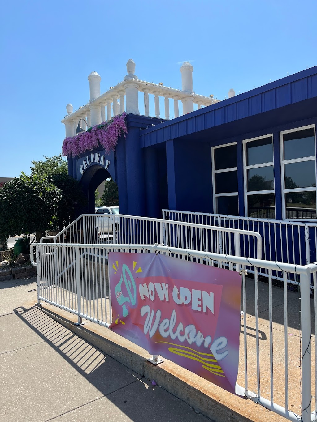 Kalakas Restaurant & Bar | restaurant | 4101 N MacArthur Blvd, Warr Acres, OK 73122, USA | 4054701183 OR +1 405-470-1183