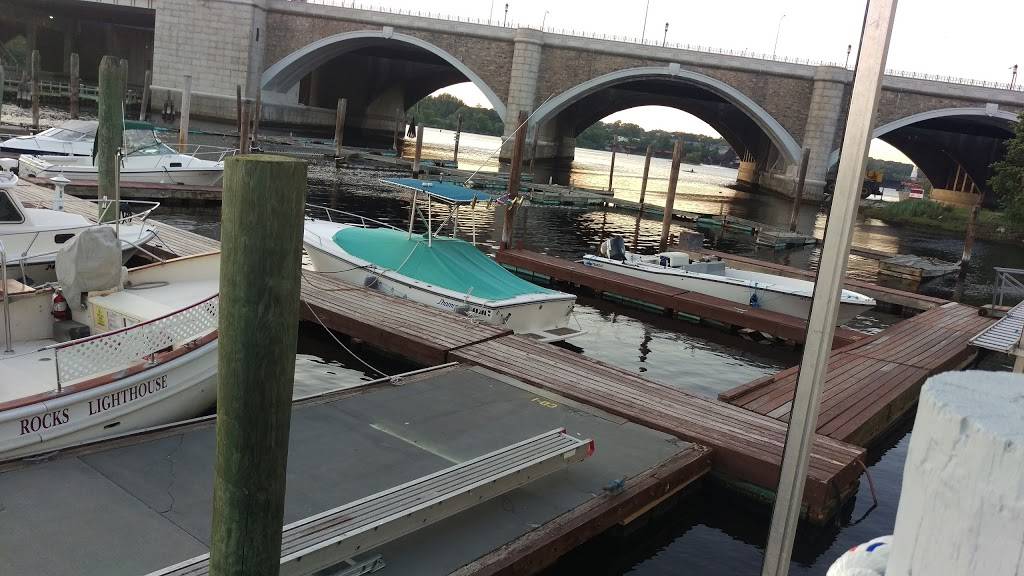 Als Waterfront Restaurant & Marina | restaurant | 28 Water St, East Providence, RI 02914, USA | 4014340590 OR +1 401-434-0590