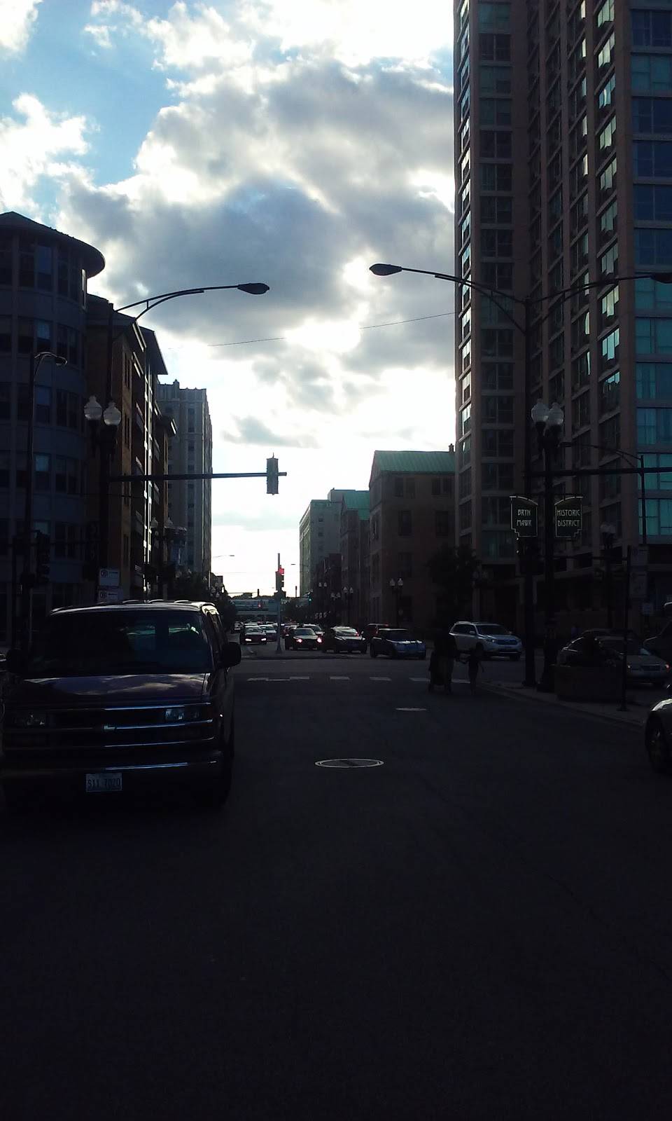 Edgewater Beach Cafe | restaurant | 5545 N Sheridan Rd, Chicago, IL 60640, USA | 7732754141 OR +1 773-275-4141