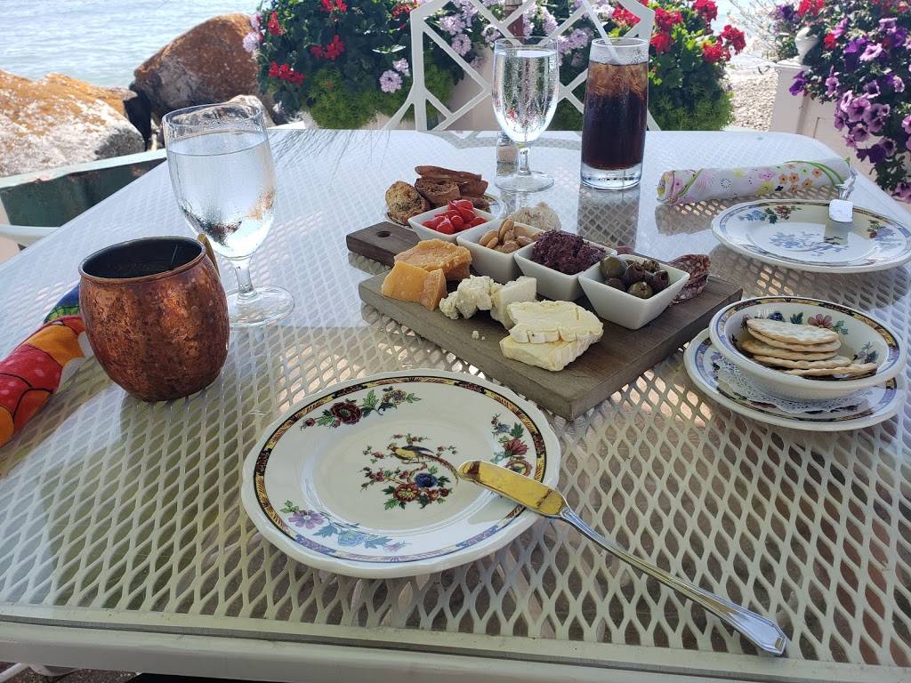 Carriage House | restaurant | 7485 Main St, Mackinac Island, MI 49757, USA | 9068473321 OR +1 906-847-3321