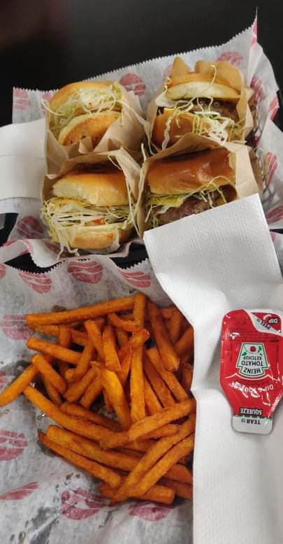 Savvy Sliders | meal takeaway | 31055 John R Rd, Madison Heights, MI 48071, USA | 5863155555 OR +1 586-315-5555