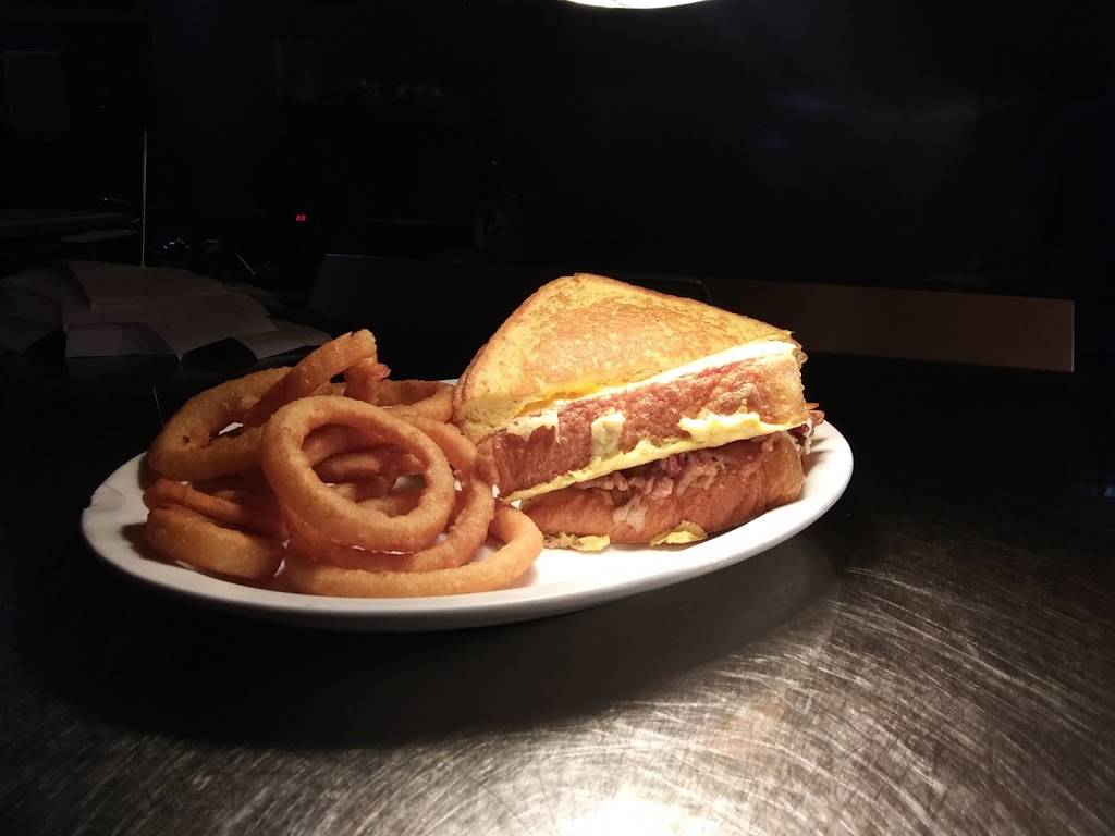 Izzys Dockside Diner & Pub | restaurant | 186 Broadway St, Berlin, WI 54923, USA | 9203617693 OR +1 920-361-7693