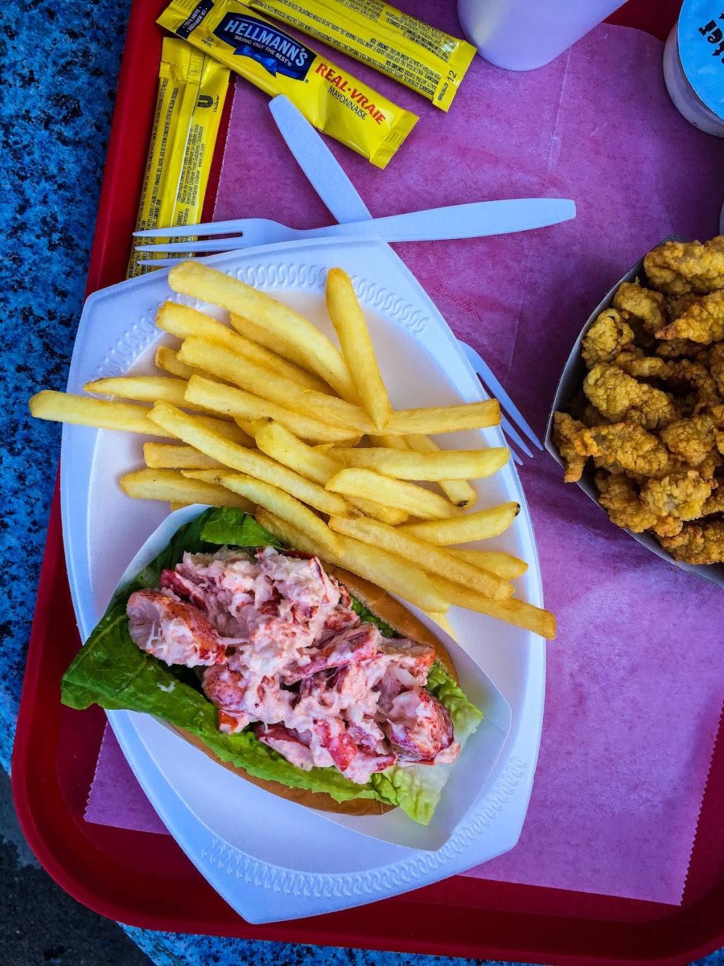 Lobster Hut | restaurant | 25 Town Wharf, Plymouth, MA 02360, USA | 5087462270 OR +1 508-746-2270