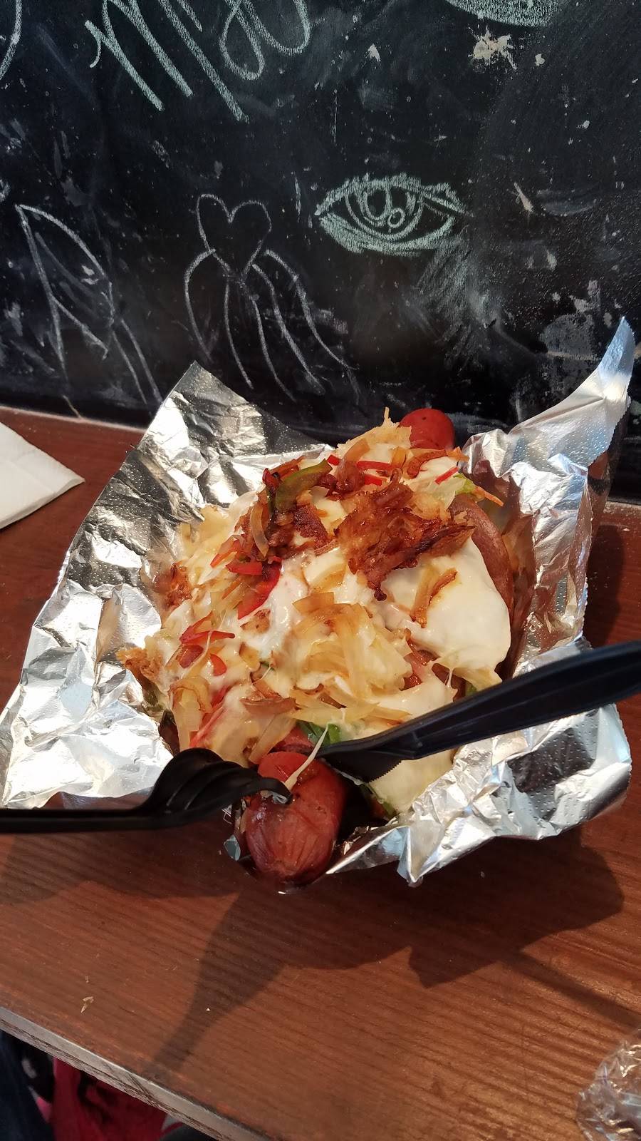 On Dog Dog | restaurant | 2142 Irving St, San Francisco, CA 94122, USA | 4159387531 OR +1 415-938-7531