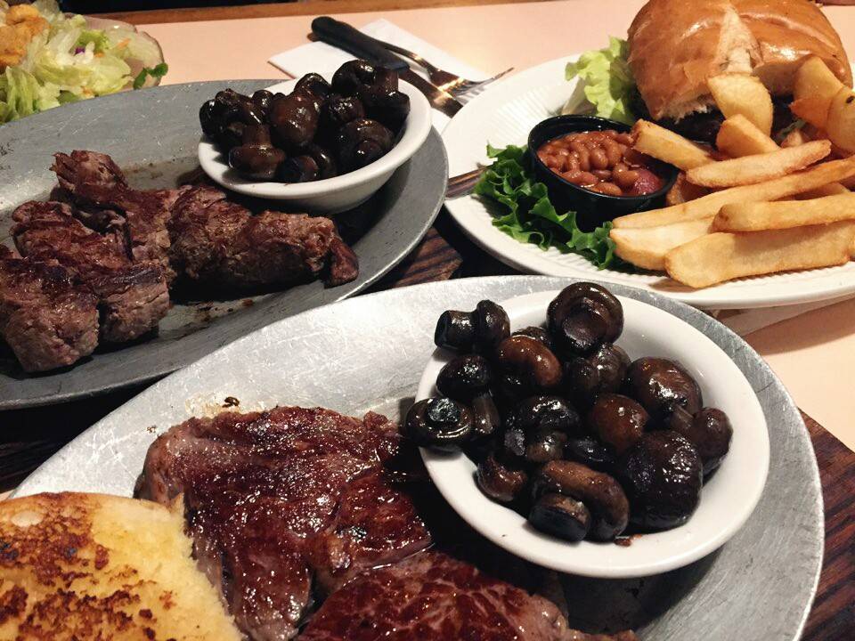 The Hungry Bear Restaurant | restaurant | 2219 N Harbor Blvd, Fullerton, CA 92835, USA | 7145262711 OR +1 714-526-2711