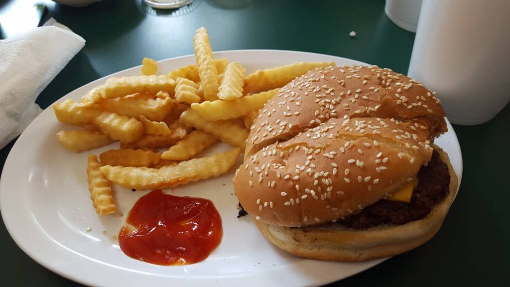 Steamboat Lillys | restaurant | 551429 US-1, Hilliard, FL 32046, USA | 9048451181 OR +1 904-845-1181