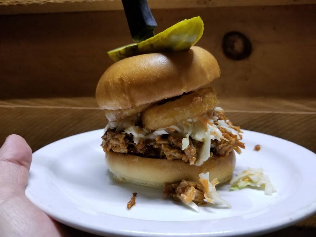 Crave Family Grill & Pub | restaurant | 26 Erie St N, Leamington, ON N8H 2Z2, Canada | 5193220032 OR +1 519-322-0032