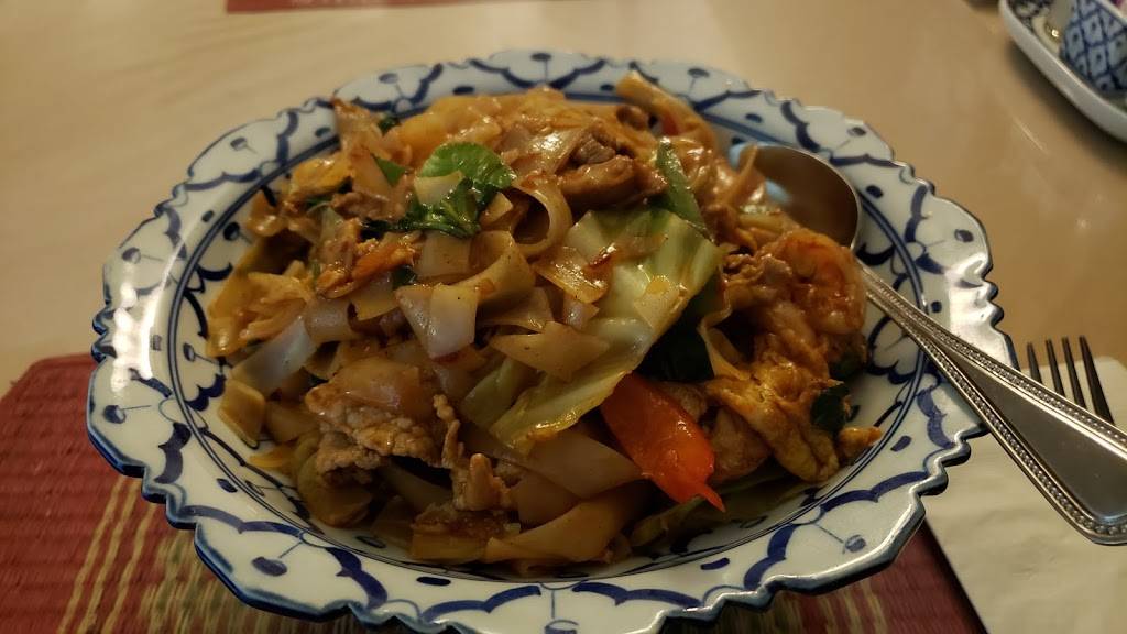 Thai Kitchen | restaurant | 122 N 11th Ave, Hanford, CA 93230, USA | 5595831212 OR +1 559-583-1212