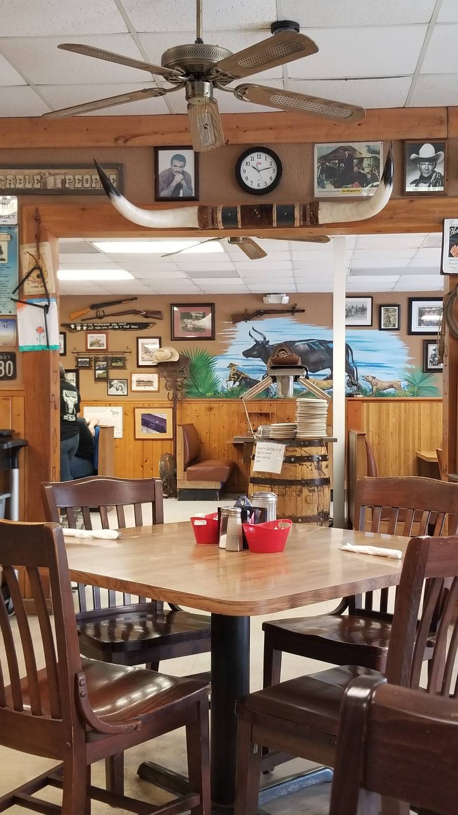 Crackers Cafe | restaurant | 15845 SW Warfield Blvd, Indiantown, FL 34956, USA | 7725973388 OR +1 772-597-3388