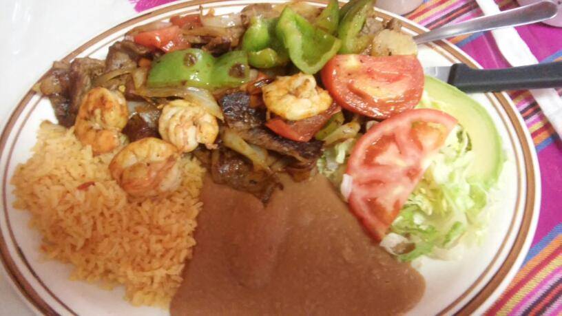 La Choza Mexican Grill | restaurant | 7022 N Clark St, Chicago, IL 60626, USA | 7734652162 OR +1 773-465-2162