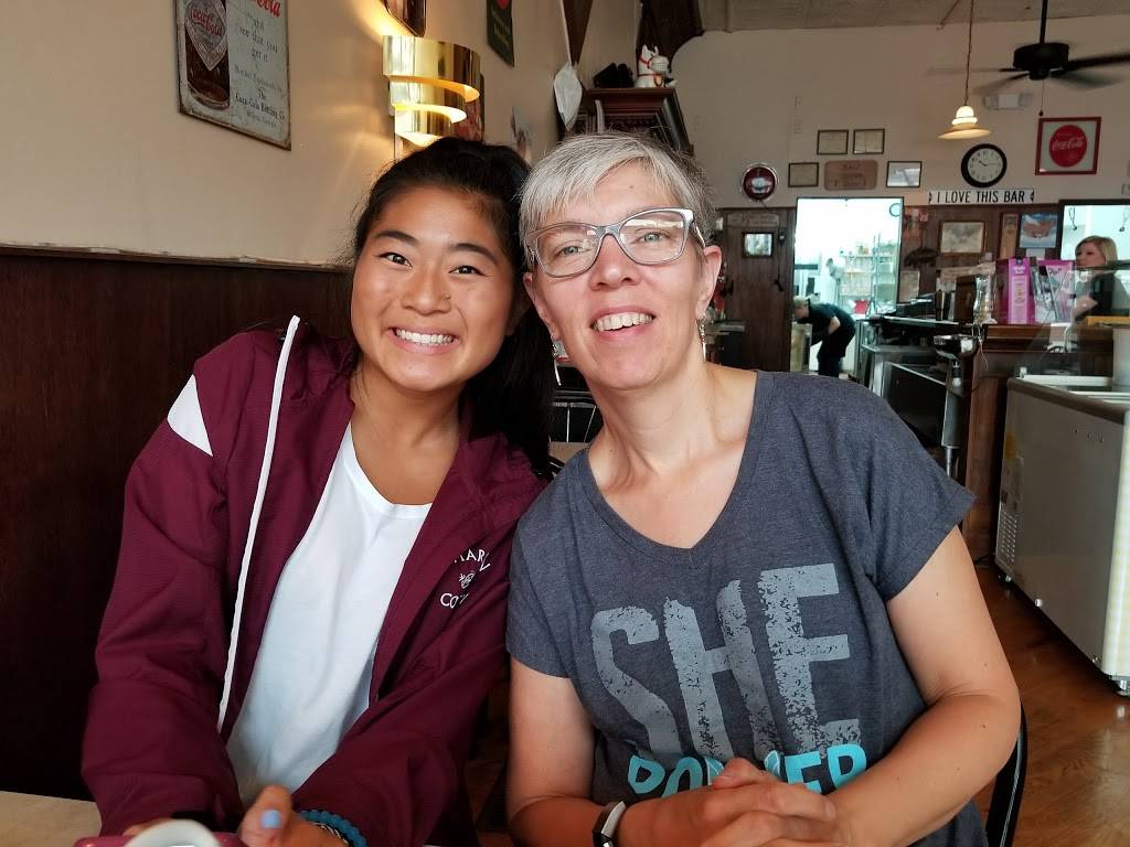 Hennings Restaurant | restaurant | 157 W Main St, Lebanon, KY 40033, USA | 2706926843 OR +1 270-692-6843