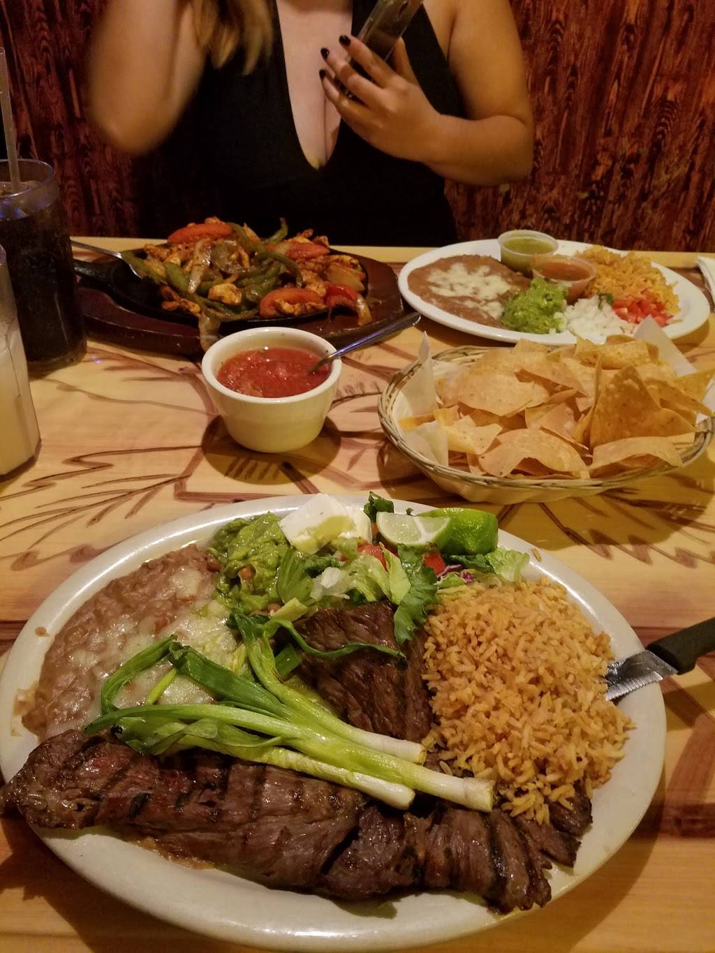 La Barca | restaurant | 2414 Vermont Ave, Los Angeles, CA 90007, USA | 3237356567 OR +1 323-735-6567