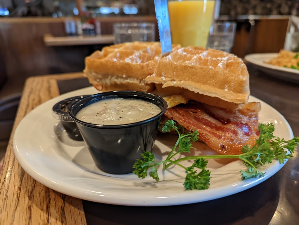 Kristalls Restaurant & Lounge | restaurant | 280 US-2, Leavenworth, WA 98826, USA | 5095485267 OR +1 509-548-5267