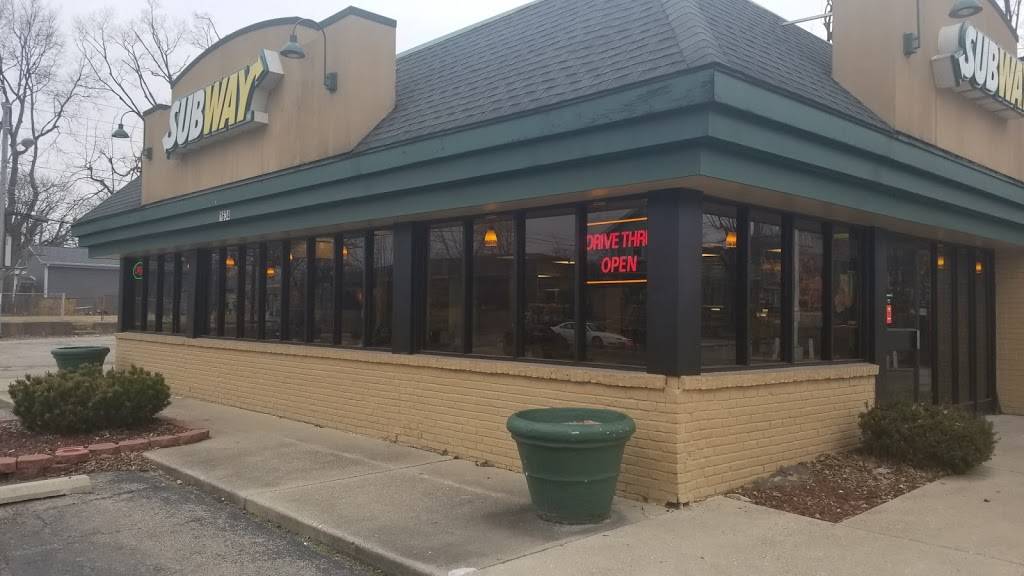 Subway Restaurants | restaurant | 1634 E 10th St, Indianapolis, IN 46201, USA | 3176361231 OR +1 317-636-1231