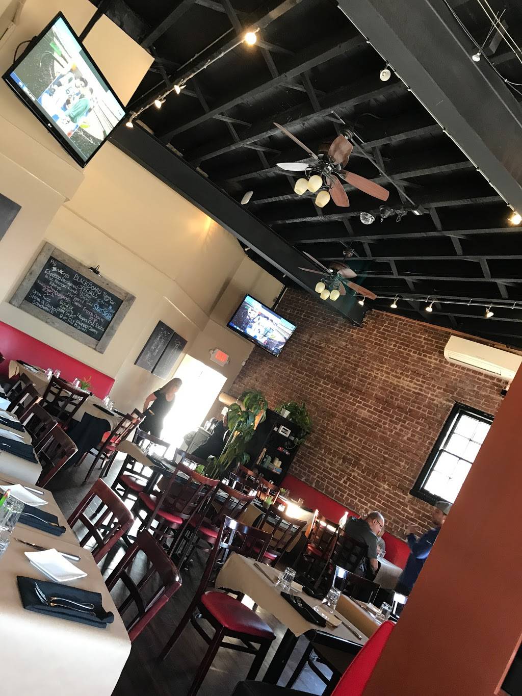 Hudsons Corner | restaurant | 41 S Park Ave, Rockville Centre, NY 11570, USA | 5164421299 OR +1 516-442-1299