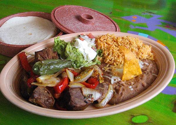 Listas Grill | restaurant | 2412 Mountain Rd, Pasadena, MD 21122, USA | 4104378999 OR +1 410-437-8999