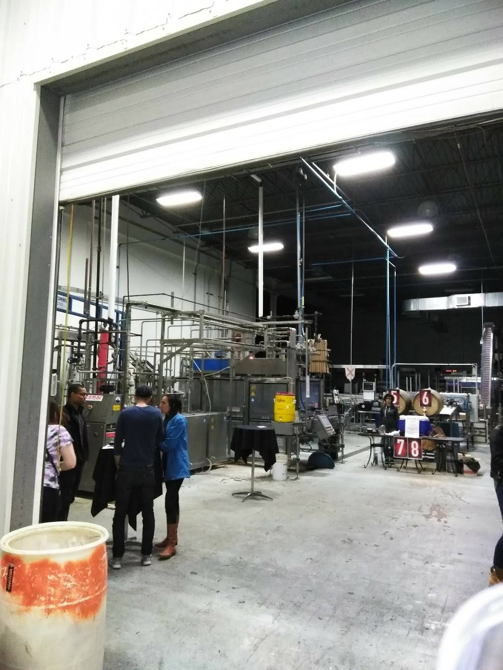 Two Brothers Tap House | restaurant | 30W315 Calumet Ave W, Warrenville, IL 60555, USA | 6303932337 OR +1 630-393-2337