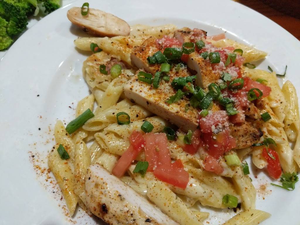 Chilis Grill & Bar | meal takeaway | 2 Plaza Way, Plymouth, MA 02360, USA | 5087472138 OR +1 508-747-2138