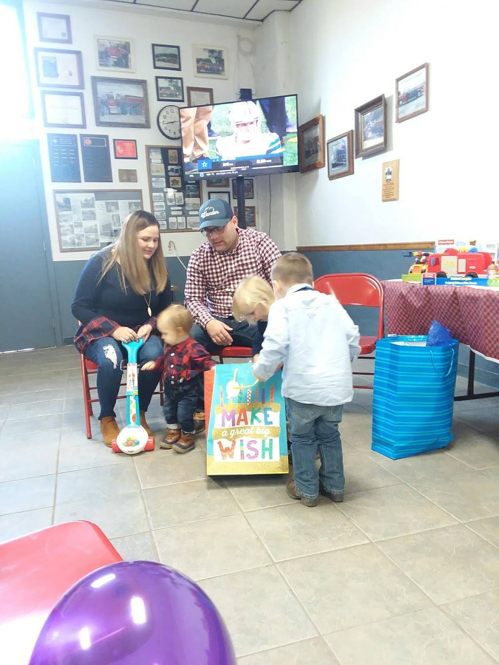 Gramma Kellys Kitchen | restaurant | 7 Front St, Dellrose, TN 38453, USA | 9317325590 OR +1 931-732-5590