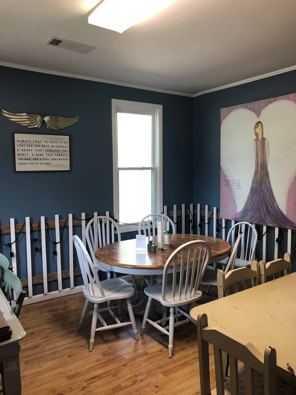 Annas Place | restaurant | 10380 Holtville Rd, Deatsville, AL 36022, USA | 3345434331 OR +1 334-543-4331