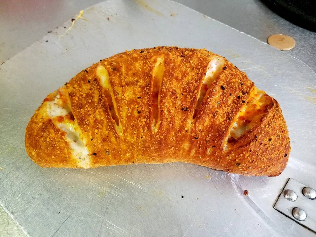 Foxs Pizza Den | restaurant | 4 Traders Alley, Buckhannon, WV 26201, USA | 3044727222 OR +1 304-472-7222