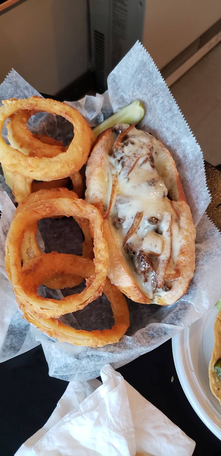 Looney Bin | restaurant | 554 Endicott St N, Laconia, NH 03246, USA | 6033662300 OR +1 603-366-2300